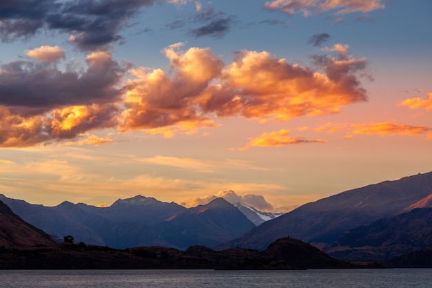 Lindo céu noturno no Lago Wanaka