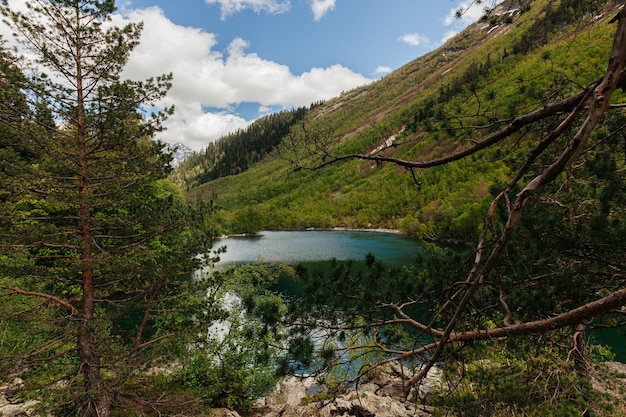 Lindo lago de montanha, lagos de baduk