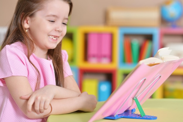 lindo libro de lectura niña