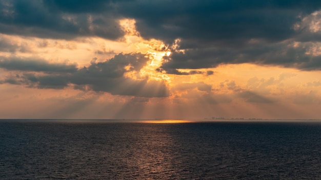 Lindo mar à noite