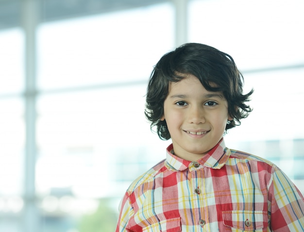 Lindo niño pequeño retrato