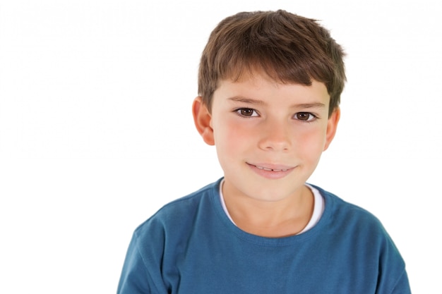 Foto lindo niño sonriendo a la cámara