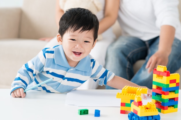 Lindo niño vietnamita