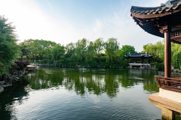 Lindo parque Moon Lake em Ningbo, China