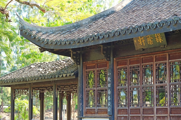 Lindo Pavilhão de Observação em um Jardim Chinês Clássico