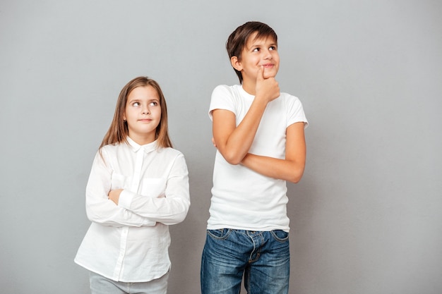 Lindo, pensativo, niño y niña, posición, y, pensamiento