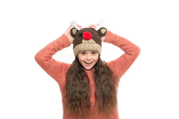 Lindos accesorios. Accesorio de tema de invierno de desgaste de niña. Tiempo de Navidad. Diversión y alegría. Espíritu festivo. Niño alegre. Cutie juguetón. Por qué los niños parecen lindos. Adorable bebé use gorro de punto de invierno lindo.