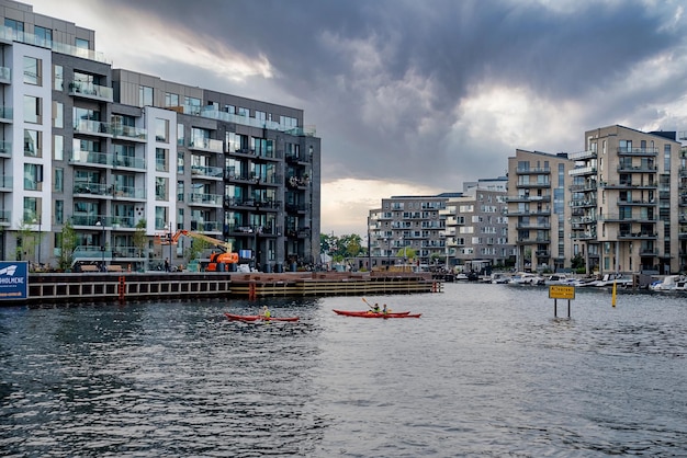 Lindos canais de copenhagen, a capital da dinamarca