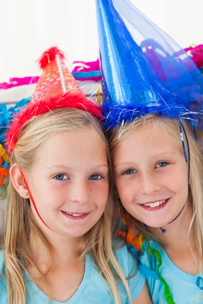 Lindos gemelos durante su fiesta de cumpleaños