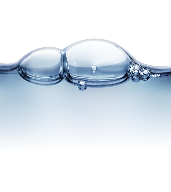Línea de agua con primer plano de burbujas de aire