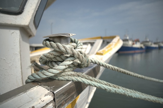 Línea de amarre en un barco