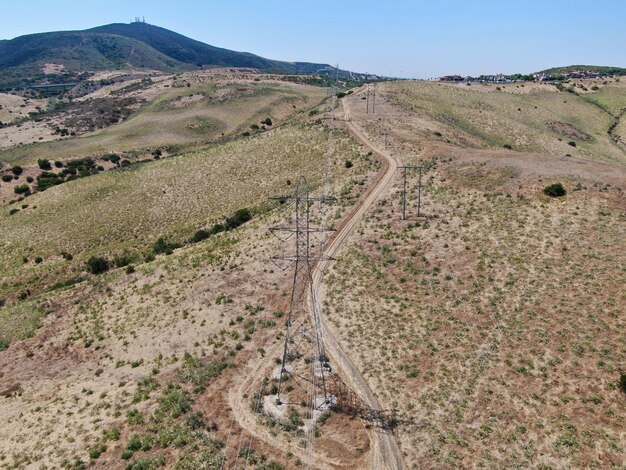 Línea eléctrica y en valle seco