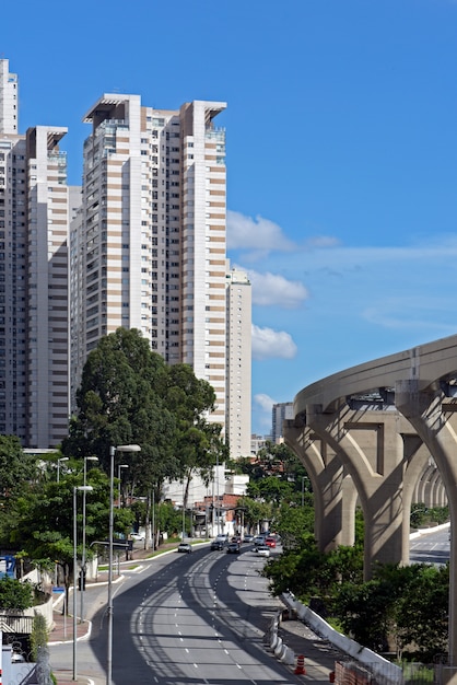 Línea elevada del monorraíl del metro de Sao Paulo