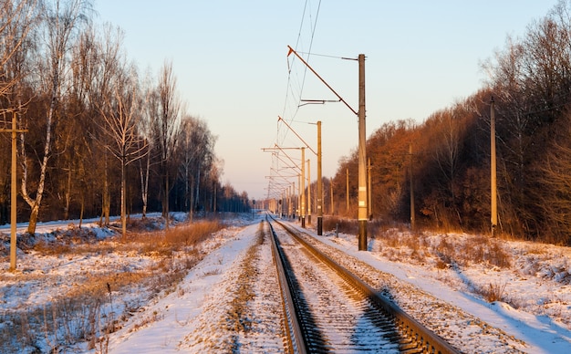 Línea ferroviaria electrificada de vía única en Ucrania