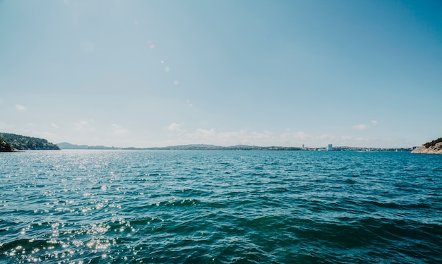 Foto línea de horizonte de un lago