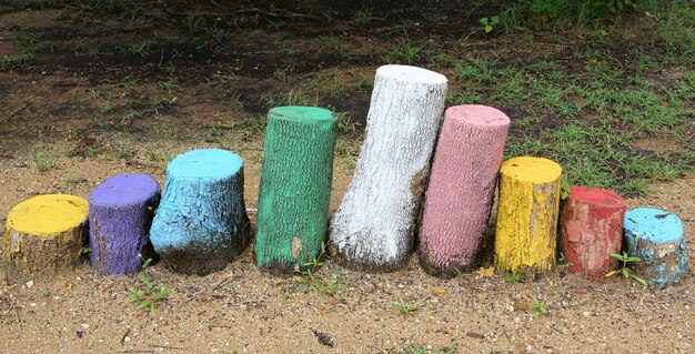 La línea de talón pintado en el jardín (jardín decorativo).