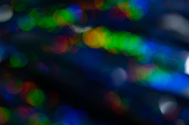 Líneas abstractas bokeh sobre fondo oscuro