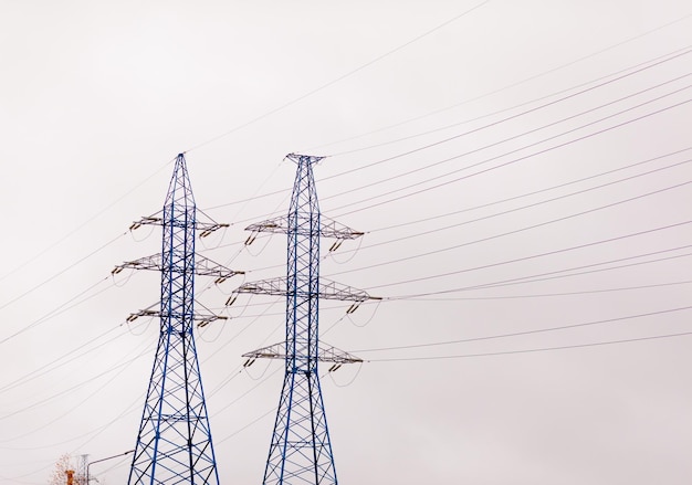 Líneas eléctricas de alto voltaje Blue High Pylon, torre de transmisión eléctrica de alto voltaje para producir