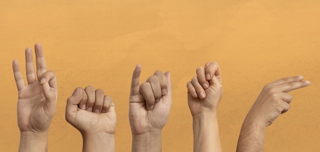 Foto língua gestual com as mãos no estúdio