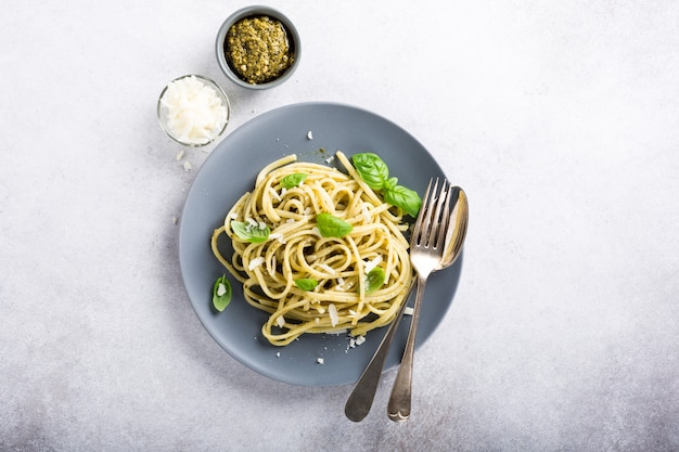 Linguine com pesto verde