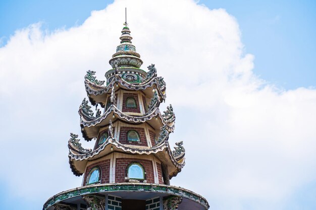 Linh phuoc pagoda em da lat vietnam dalat39s famoso marco budista porcelana vidro templo linh phuoc pagoda em dalat vietnam também chamado dragon pagoda