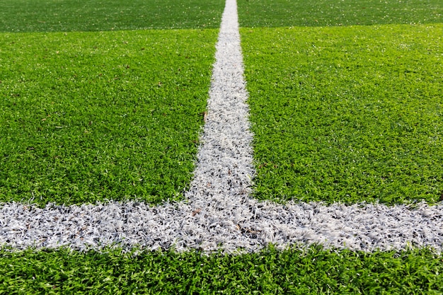 Linha Branca no campo de futebol verde