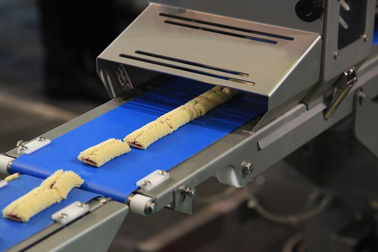 Foto linha de produção de cookies de barras de panificação fechar