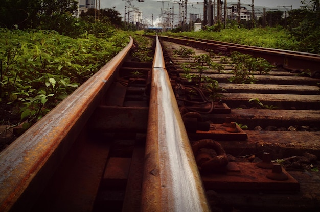 Foto linha ferroviária por instalações