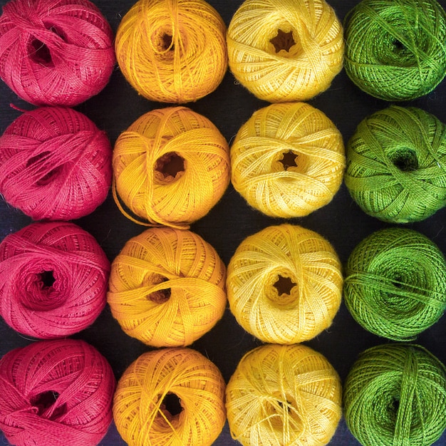 Linhas coloridas para tricô fundo