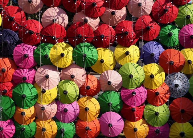Linhas de guarda-chuvas coloridos
