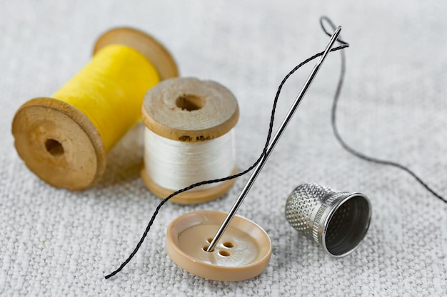 Linhas e agulhas de costura