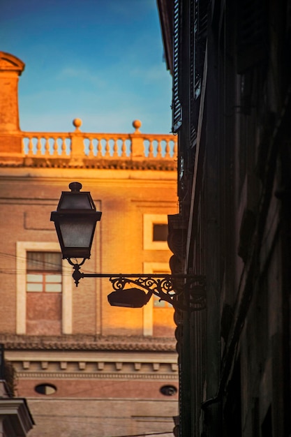 Linterna de calle vieja en Roma