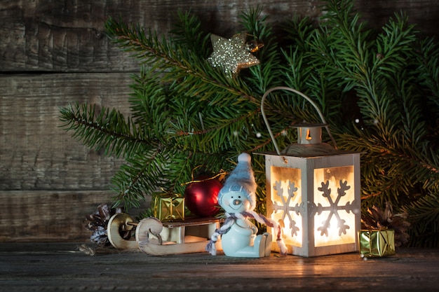 Linterna de navidad con árbol de navidad