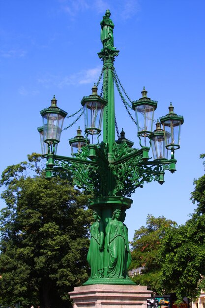 Linterna en la plaza Hradcany en Praga, República Checa.