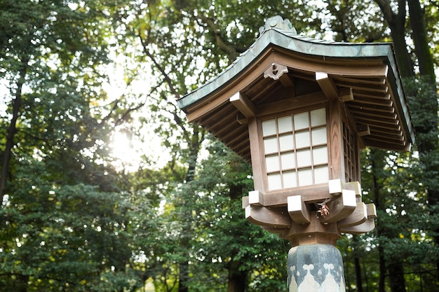 linterna en templo japonés