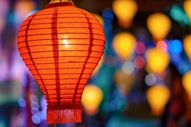 Linternas de colores en el Festival de Linternas o el Festival Yee Peng, Chiang Mai, Tailandia
