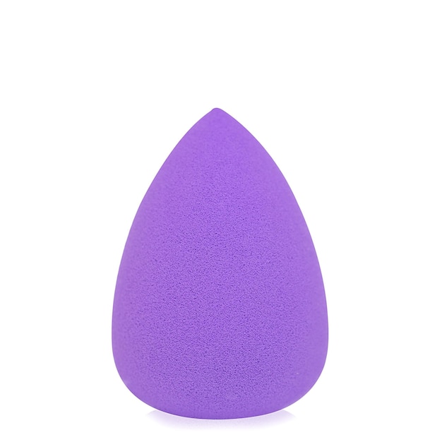 Liquidificador de beleza roxo isolado em fundo branco closeup