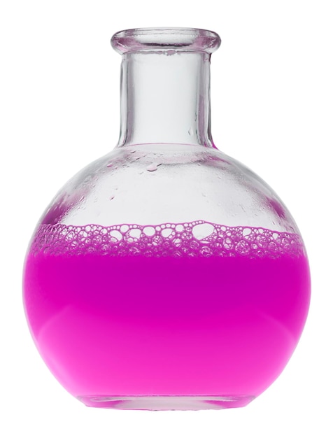 líquido rosado en frascos contra un fondo blanco