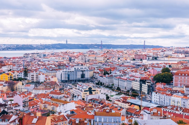 Foto lissabon, portugal 31. januar 2019 luftansicht von lissabon einschließlich des platz martim moniz