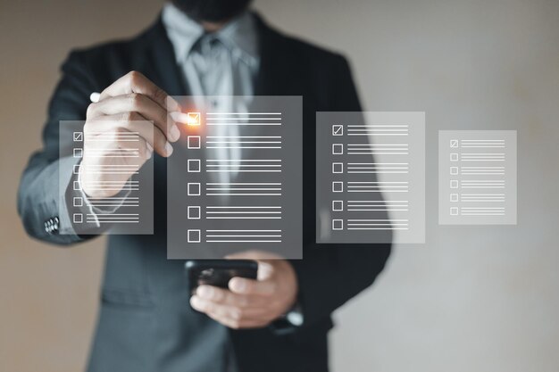 Lista de comprobación de empresarios sobre papel digital tecnología de documentos escritura a mano aplicación en línea en móvil formulario de aprobación virtual electrónico cuestionario marca pantalla de información