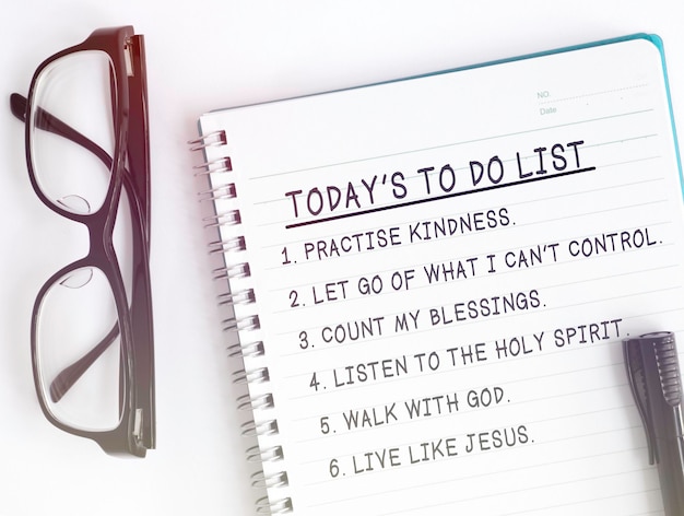 La lista de tareas de hoy de Christian en el bloc de notas