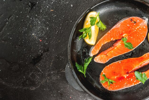 Listo para asar filetes de salmón