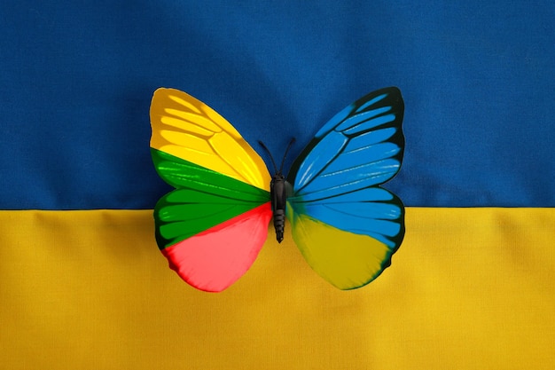 Litauen ukraine flagge färbt butterflay betet für die ukraine ukraine und litauen als symbol der suppo