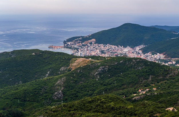 Litoral de Budva riviera Montenegro Balcãs Mar Adriático Vista do topo da estrada de montanha