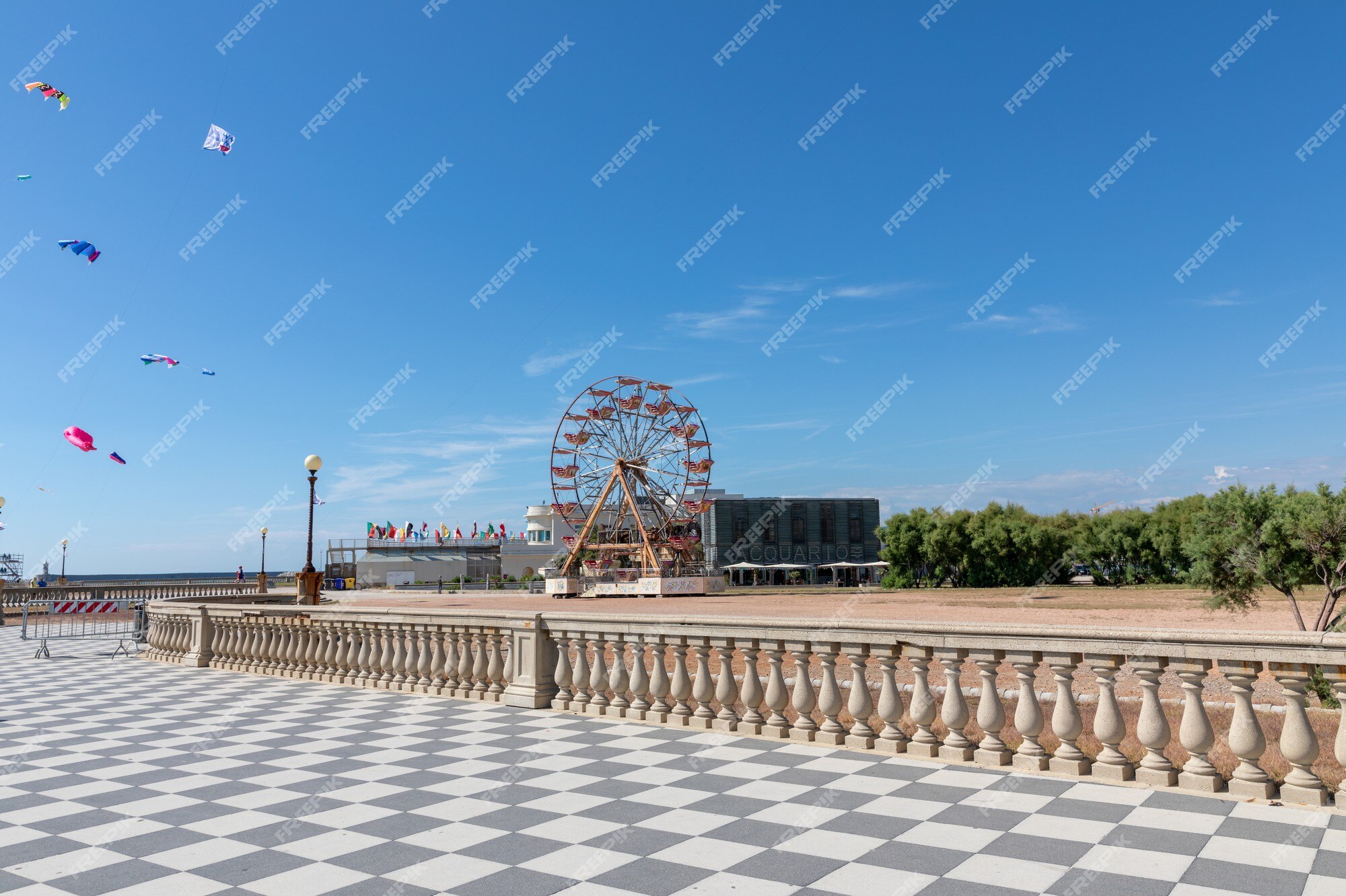 Terraço Mascagni Em Livorno, Ponto De Vista Ao Longo Do Mar Com O