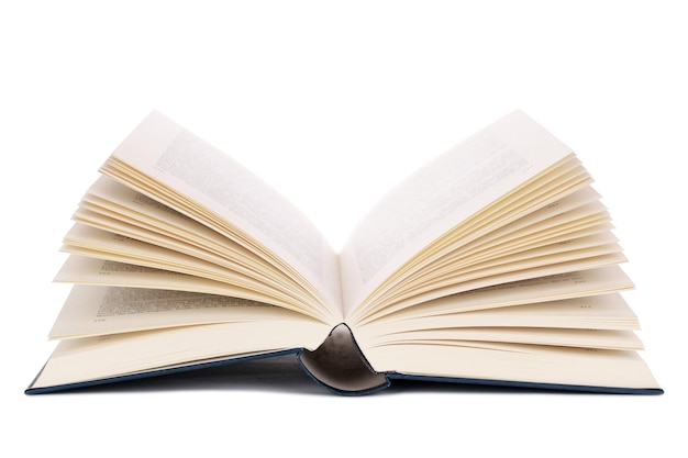Livro aberto isolado em branco