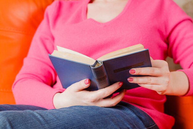 Livro de leitura mulher