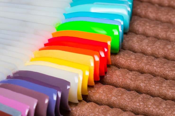 Foto lixador de unha. polimento em gel. verniz para as unhas em cores diferentes. pontas. paleta de unhas.