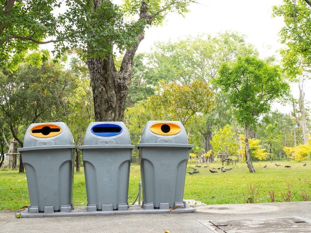 lixeira reciclagem lixo meio ambiente ecologia natureza cor verde plástico lixo lixo limpo poluição sim