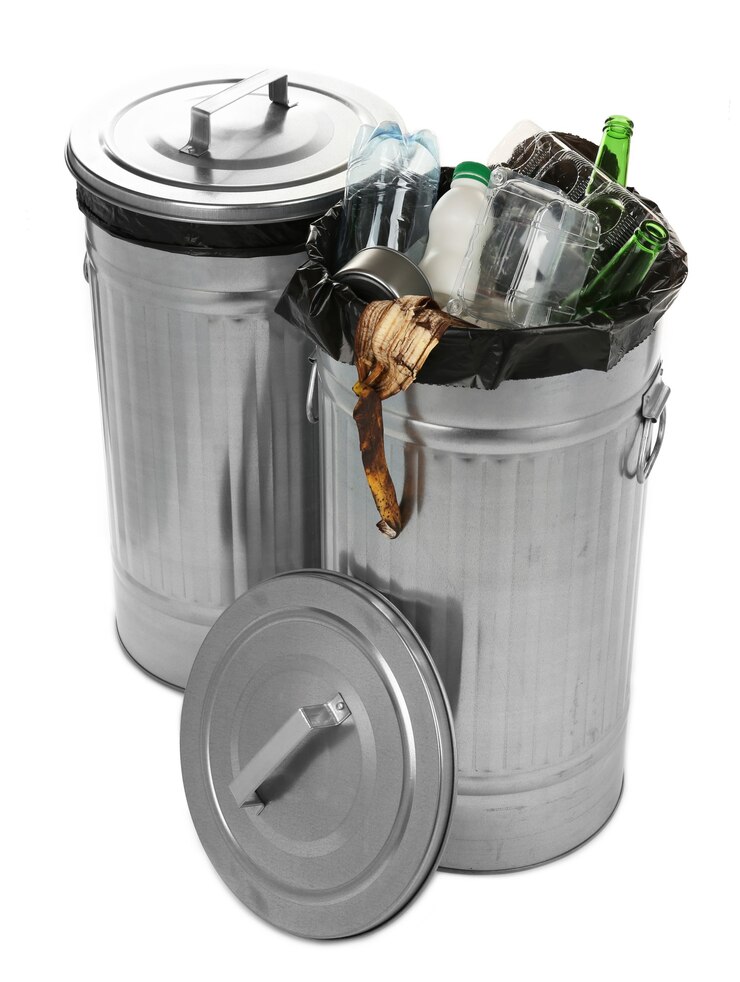 Foto lixeiras para reciclagem em branco
